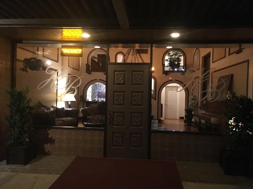 Hotel Burgess Reedley Exterior photo
